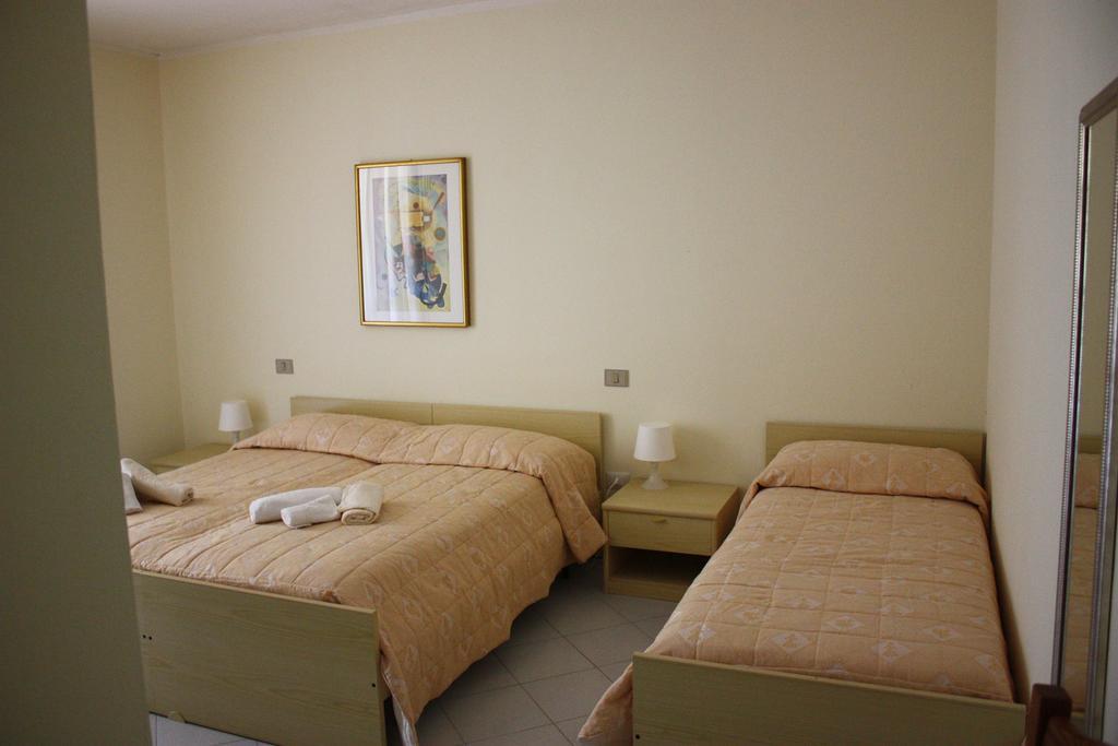 Hotel La Pineta Arborea Exteriör bild